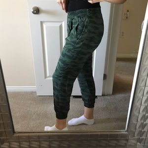American Eagle camo pants